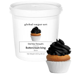Global Sugar Art Midnight Black buttercream on cake for bold color and smooth finish