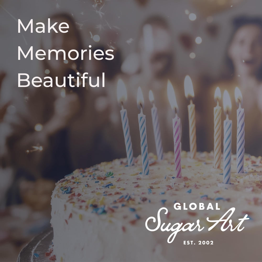 Global Sugar Art resealable tub keeps frosting fresh between decorating sessions.