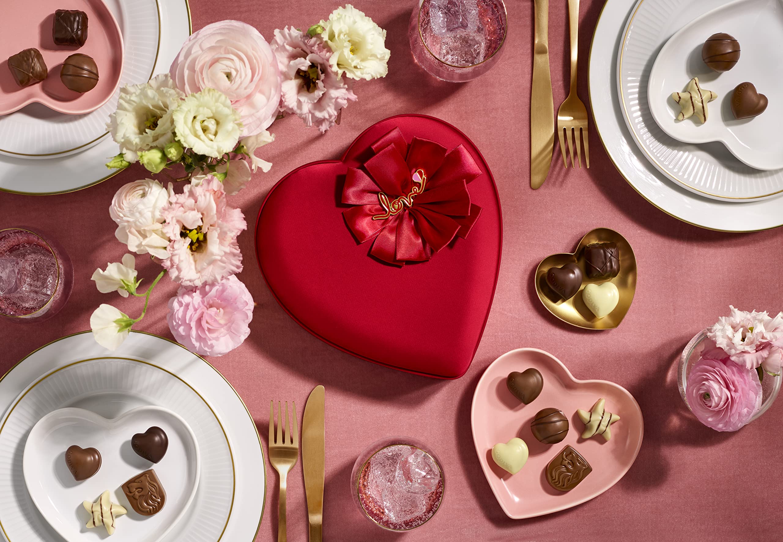 Godiva Macadamia Mosaic with roasted nuts for a crunchy note