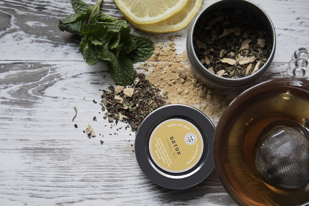 Golden Moon Tea packaging highlighting no plastic teabags