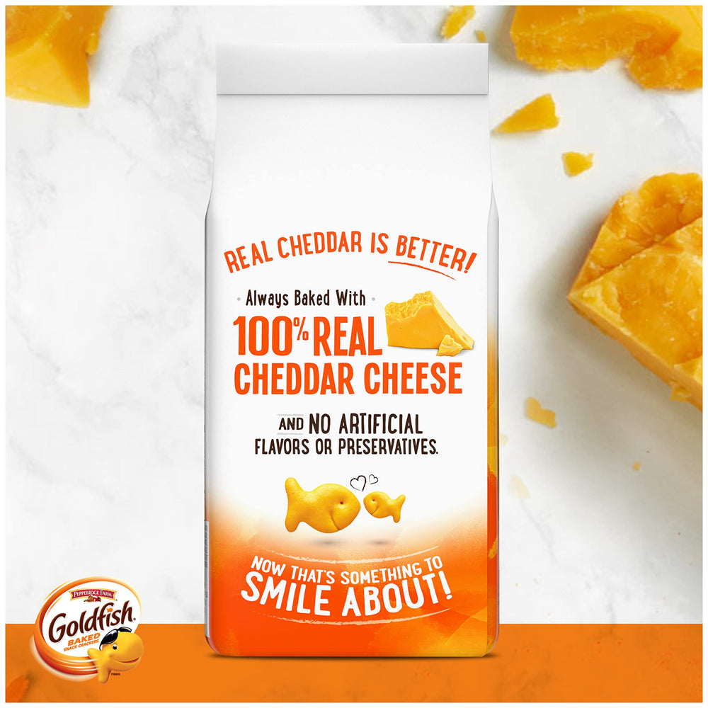 Goldfish Cheddar crackers box packaging highlights six individually wrapped bags.