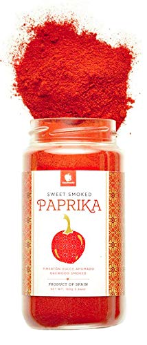 Gourmanity paprika powder close-up showing vibrant red hue and smoky aroma.