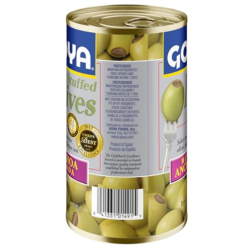 Goya brand label visible on the jar—high-quality olives ready to enjoy.