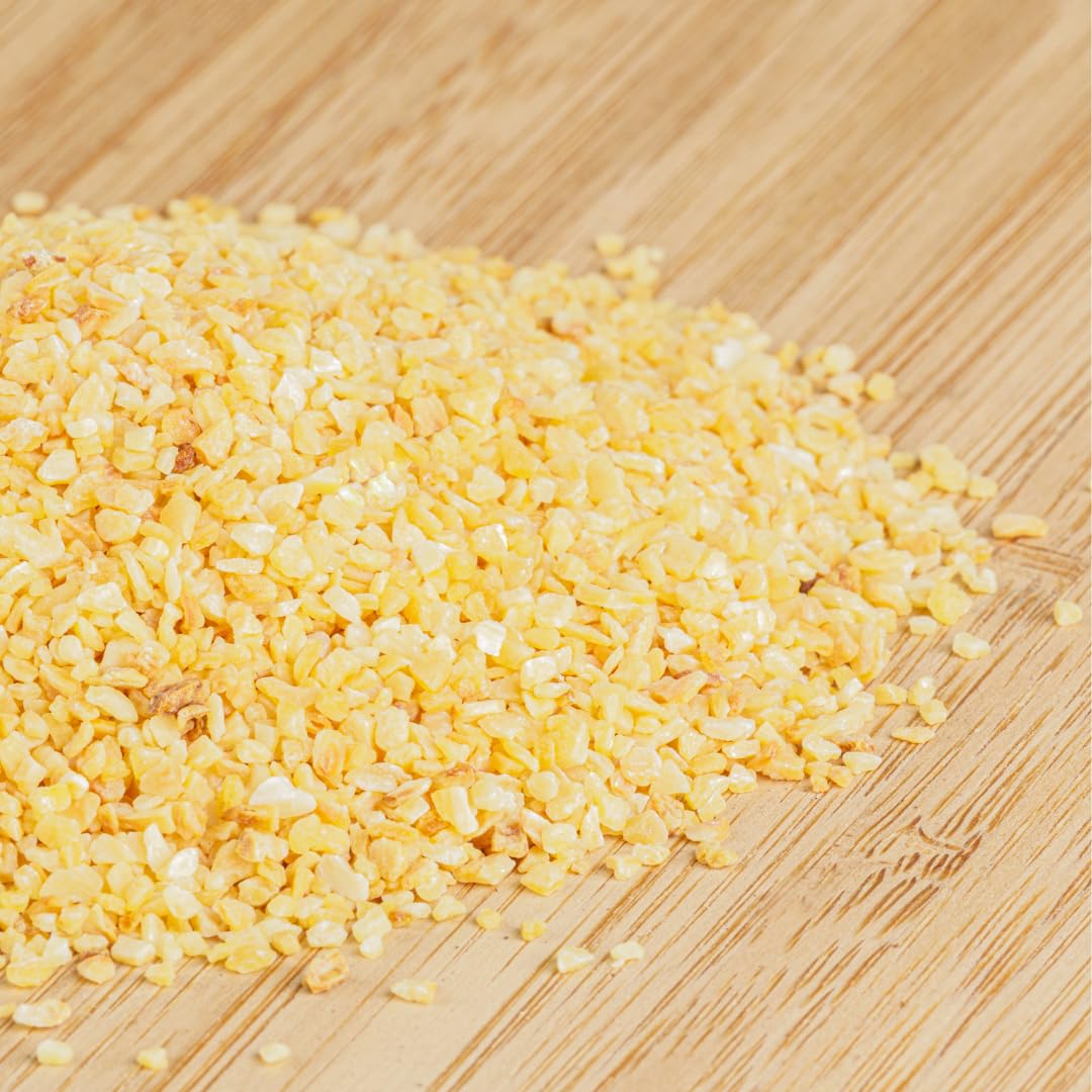 GranAroma Dried and Minced Garlic in a kitchen setup for easy seasoning.