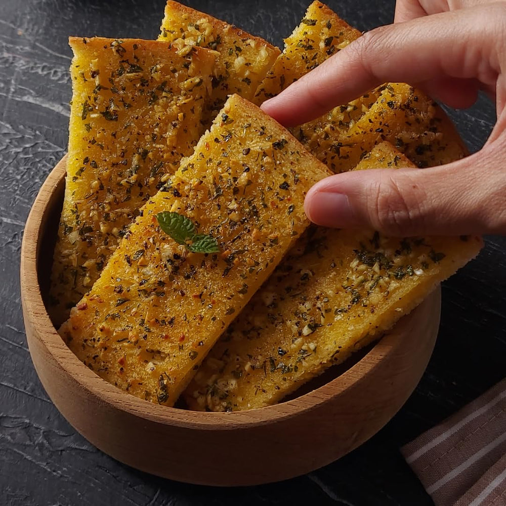 GranAroma Dried and Minced Garlic scoop for precise seasoning control.