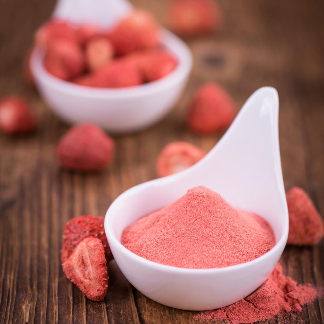 GranAroma Strawberry Powder smoothie in glass, showing juicy aroma and vibrant color