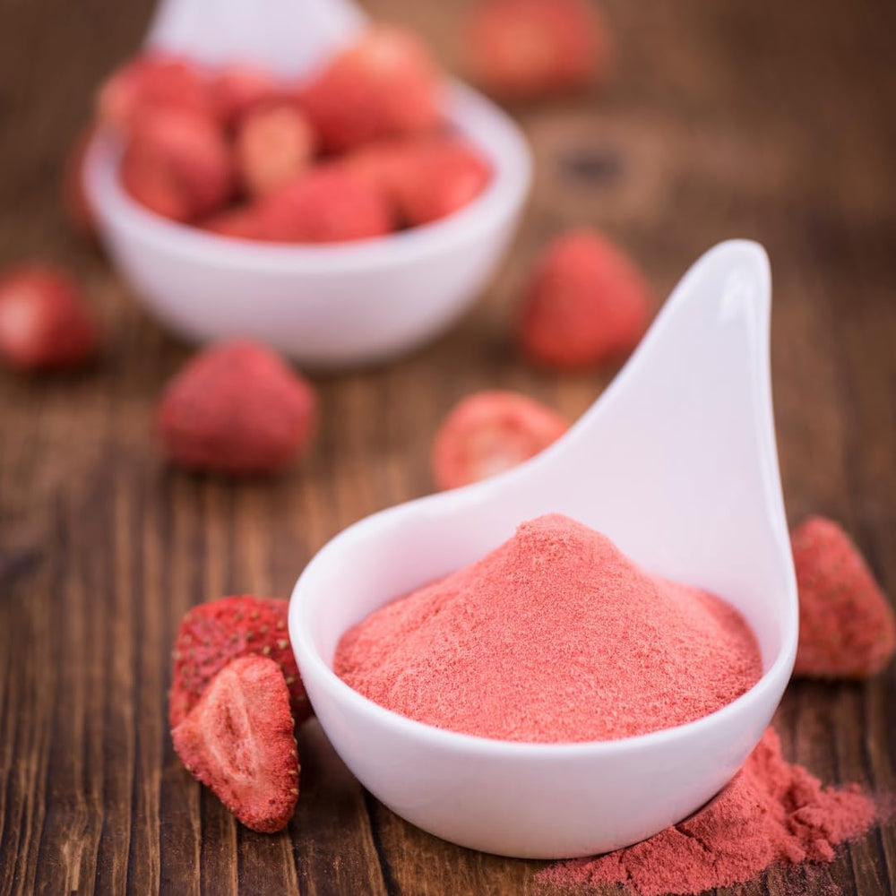 GranAroma Strawberry Powder smoothie in glass, showing juicy aroma and vibrant color