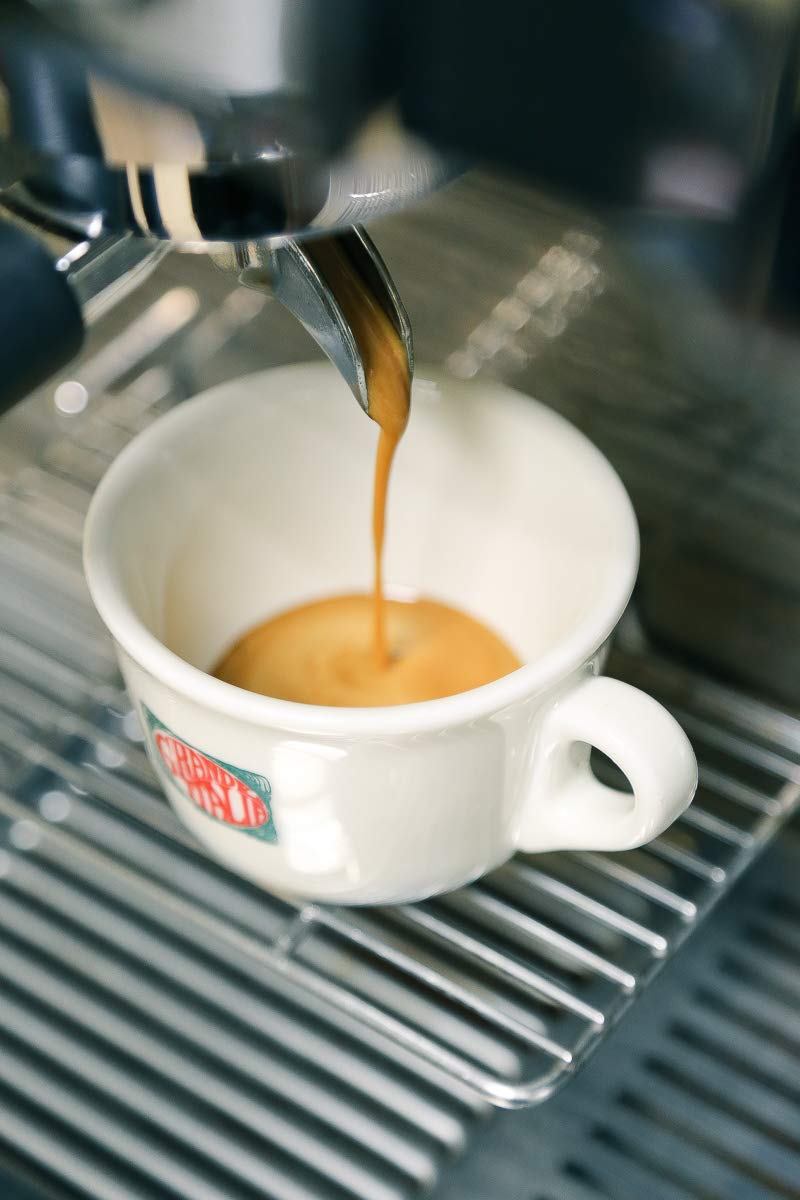 Grande Italia Italian blend image showcases artisan roast for bold, full-bodied flavor.