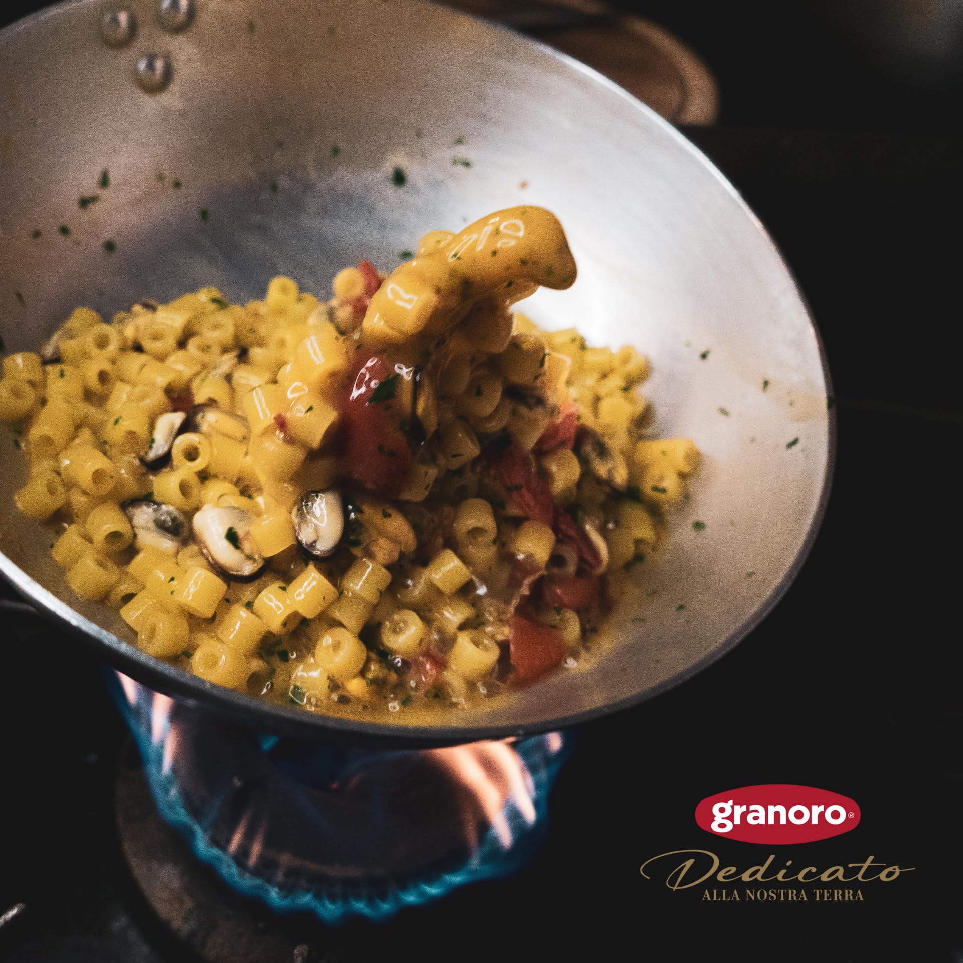 Granoro Dedicato Ditali Lisci #58 close-up durum texture suggesting authentic flavor.