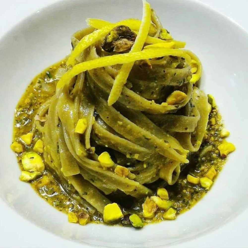 Close-up of GUSTO ETNA Pistachio Pesto texture with oil sheen