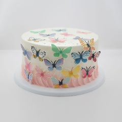 Gyufise edible butterfly topper on cake, ideal for cupcakes and desserts.
