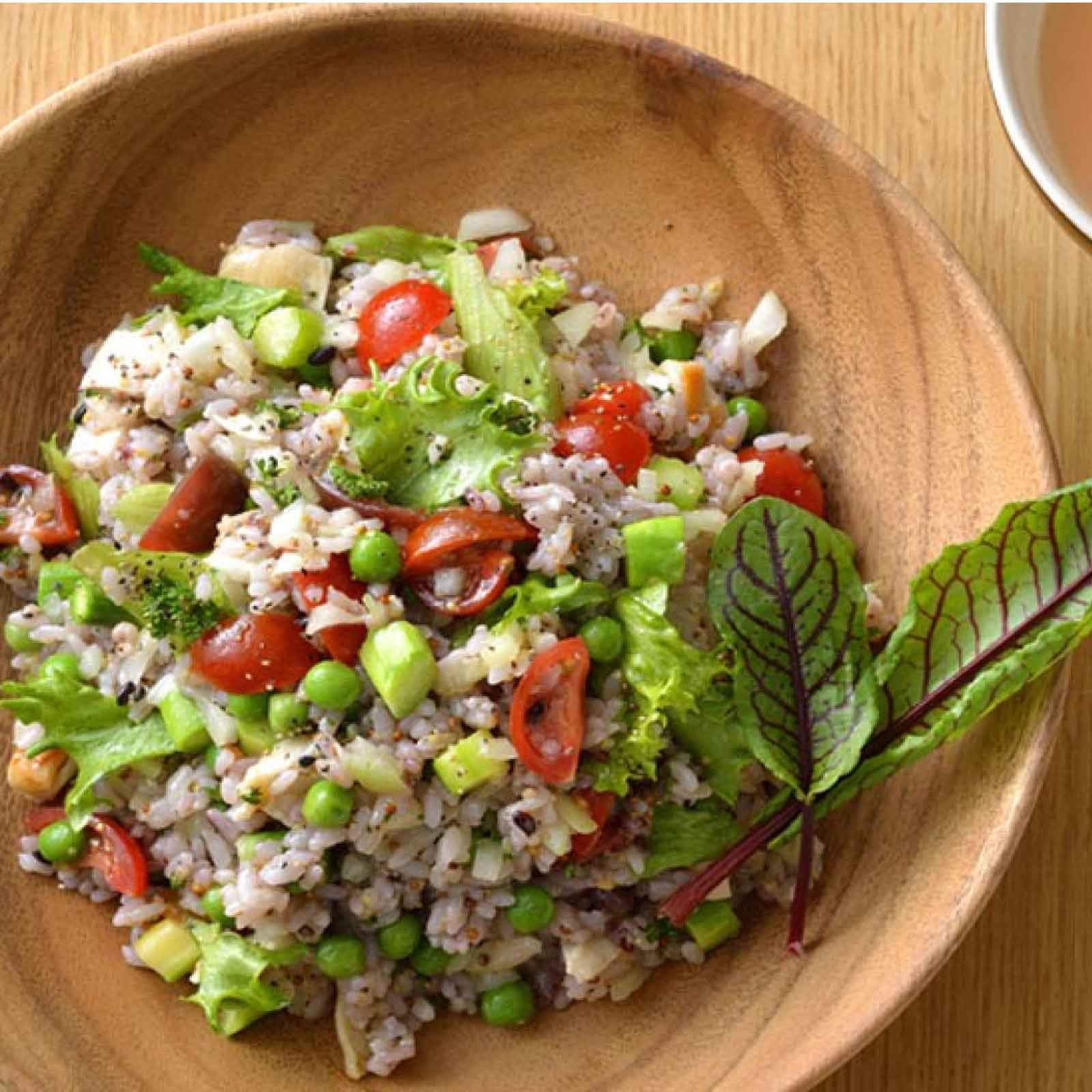 Hakubaku 16-multigrain grain variety highlights wholesome mix for meals.