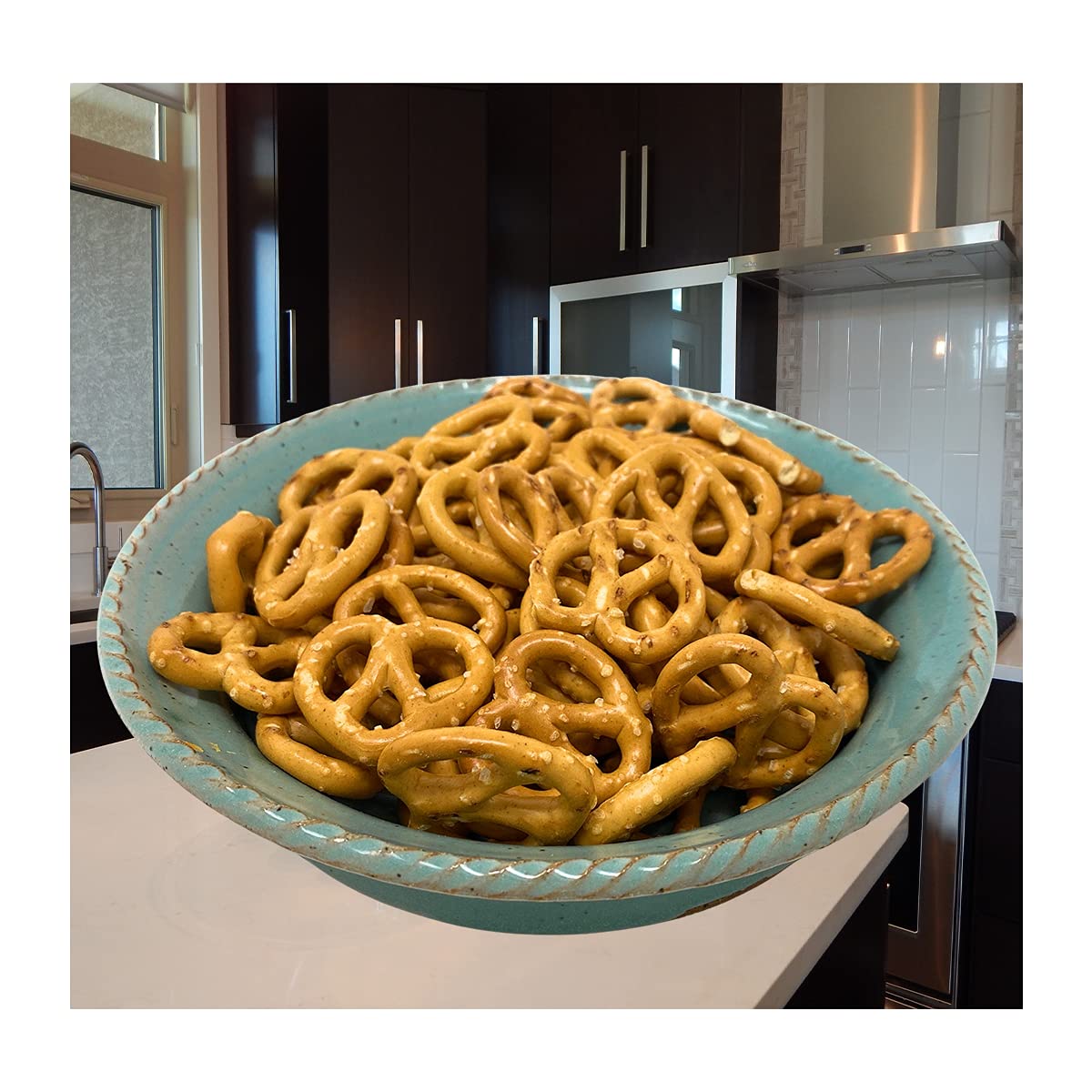 Resealable 28 oz barrel keeps pretzels fresh between uses.