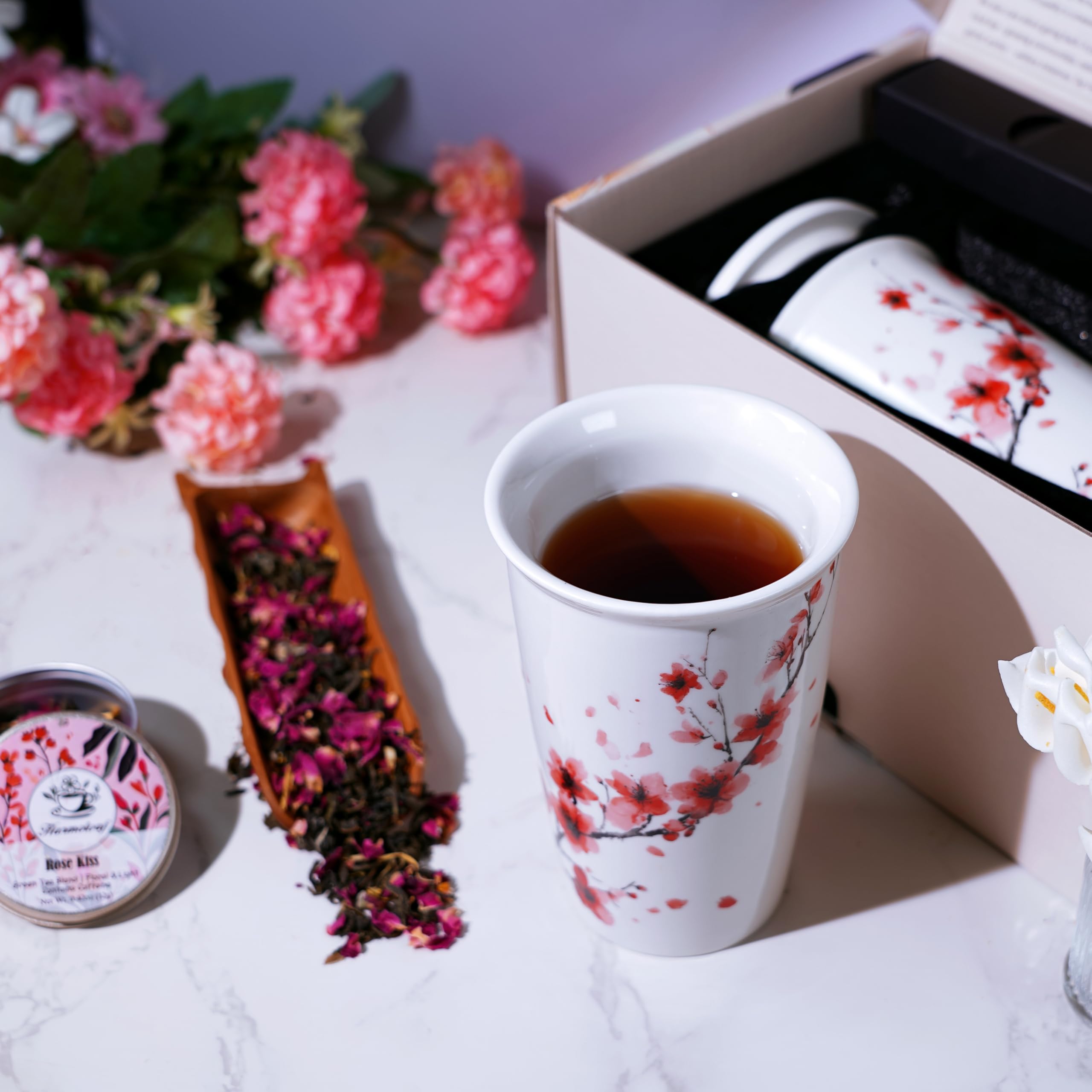 Harmoleaf Tropical Sunset blend for a floral-fruity lift.