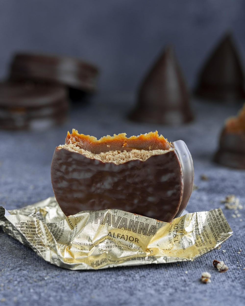 Havanna Alfajores Argentinos cross-section reveals dulce de leche and chocolate