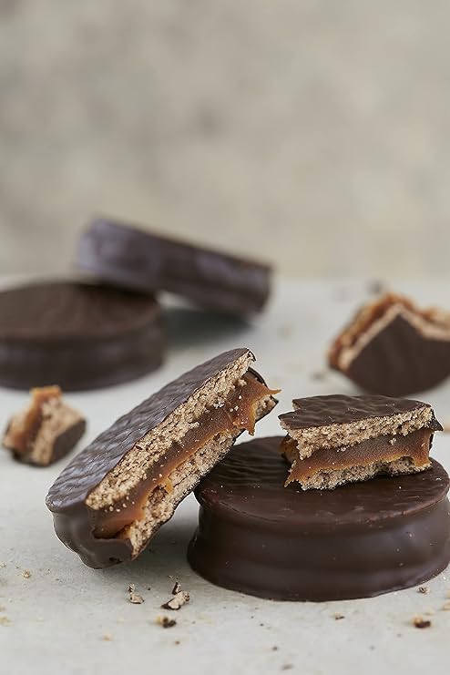 Havanna Alfajores Argentinos dulce de leche close-up, creamy center sensation