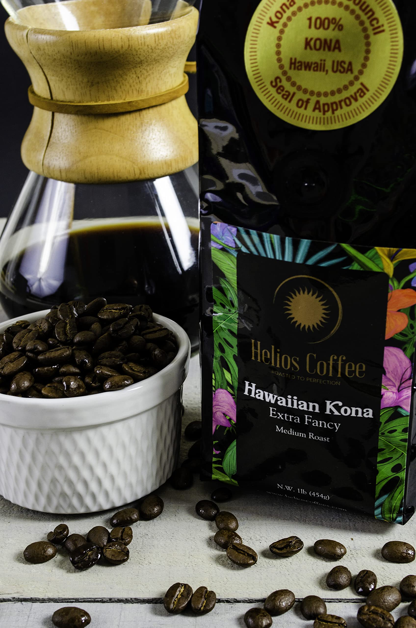 Helios Kona notes of chocolate, nuts, and fruit for flavorful sips.