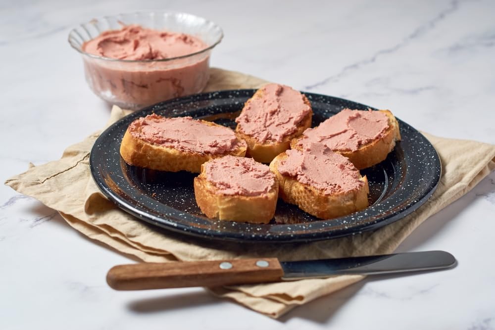 Hénaff gourmet pâté snack adds French flair to gatherings.
