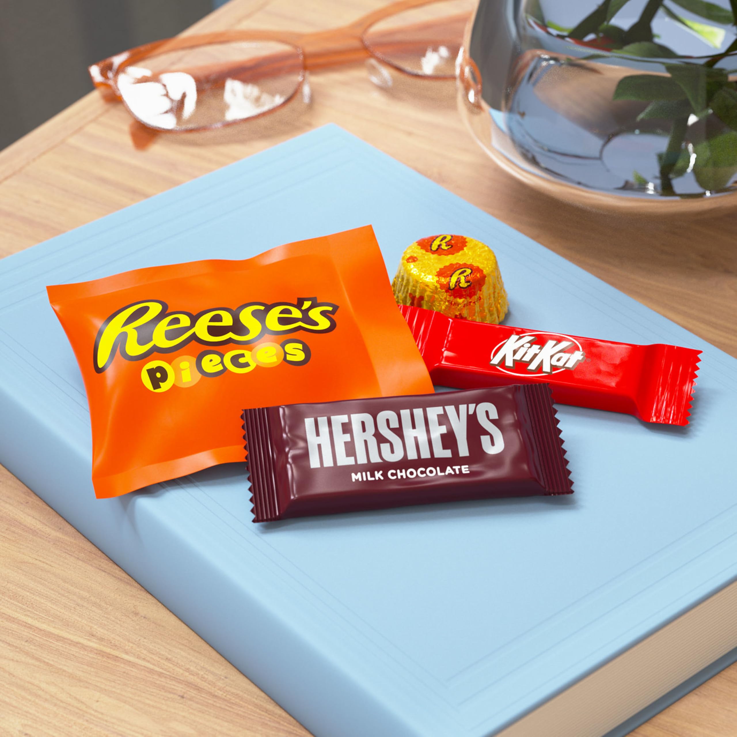 HERSHEY'S KIT KAT REESE'S seasonal candies for holidays and gifts.