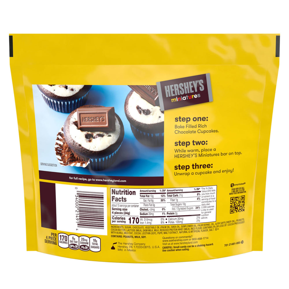 HERSHEY'S Miniatures bars display bag-open shot, great for grab-and-go snacking.