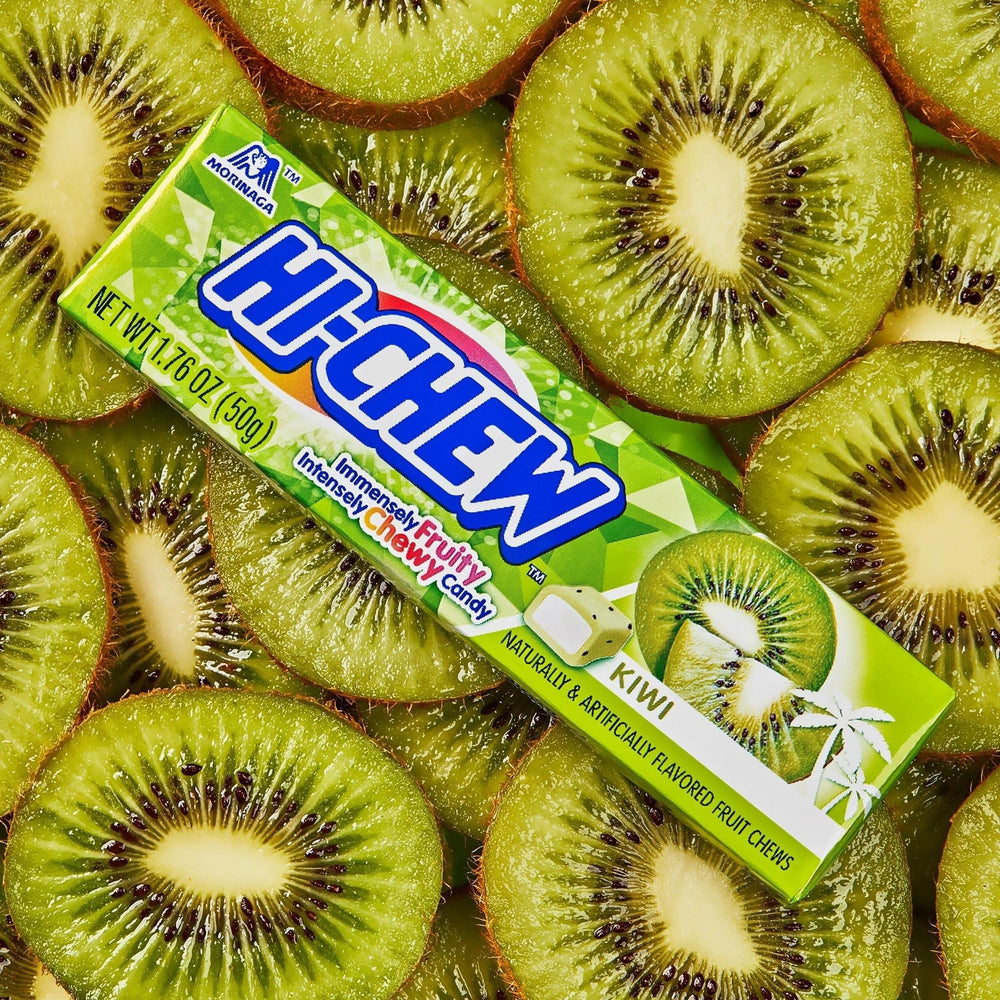 HI-CHEW Kiwi Sticks bite reveals the signature double-layer texture and fruity sweetness.