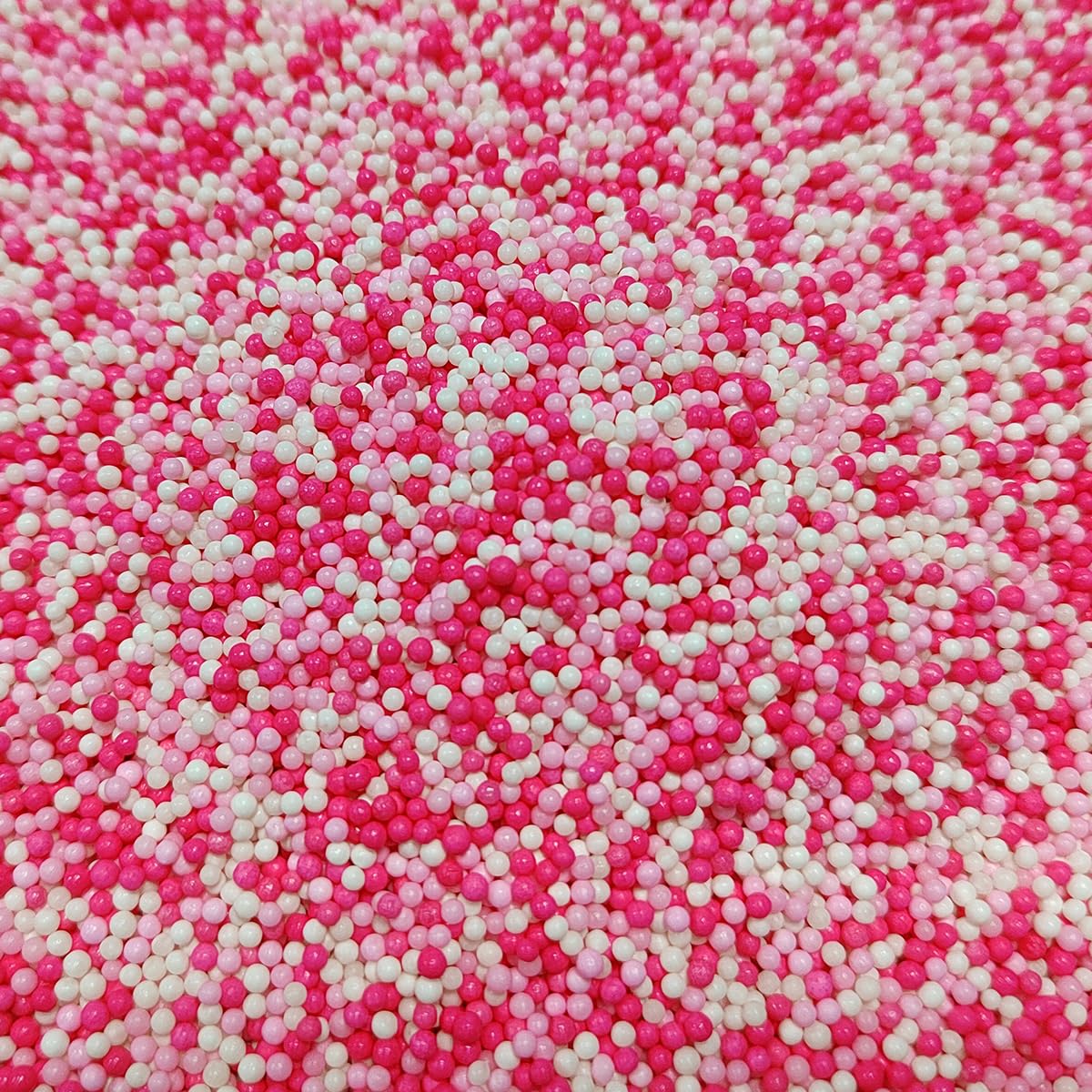 Homankit Valentines sprinkles add color to cakes and cupcakes.