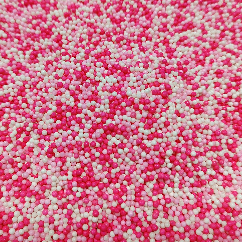 Homankit Valentines sprinkles add color to cakes and cupcakes.