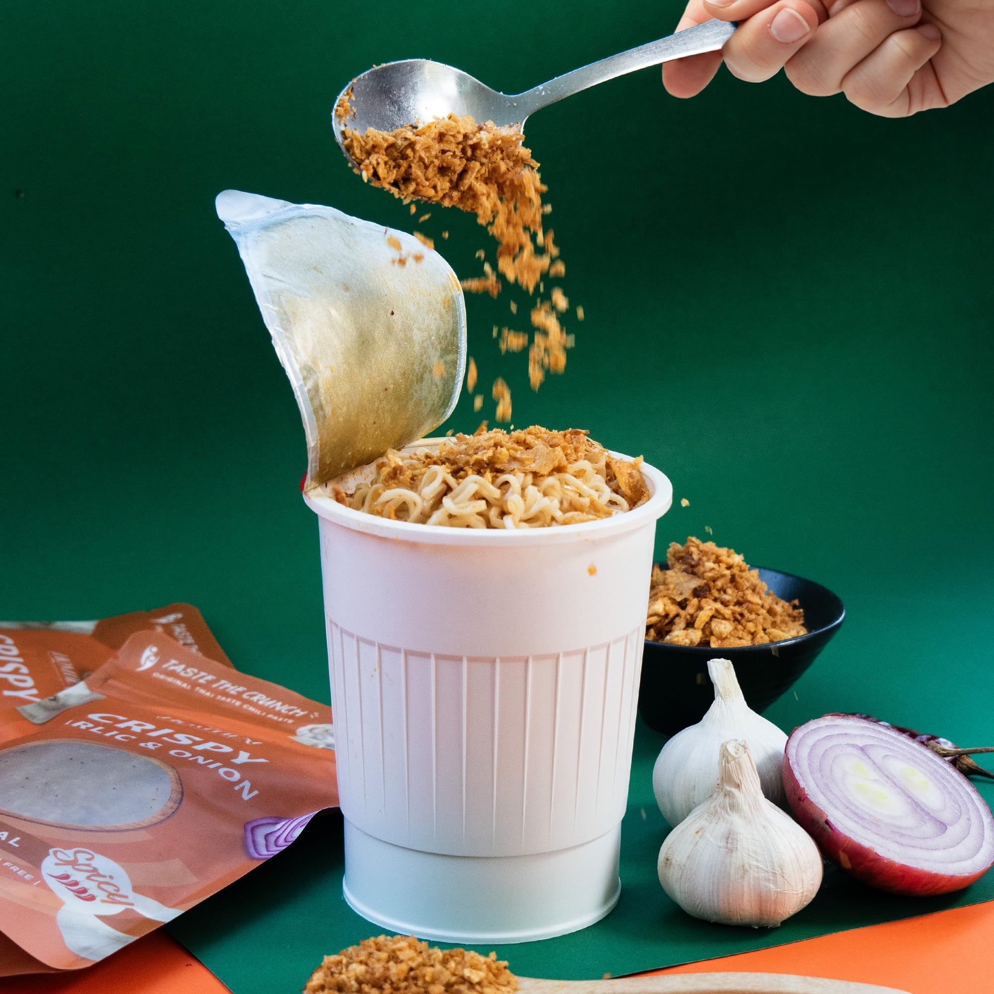 HOMTIEM Crispy Garlic and Onion plated garnish boosts aroma