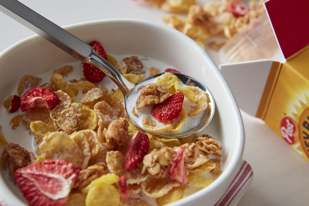Honey Bunches of Oats with Real Strawberries oat-flakes display wholesome grains