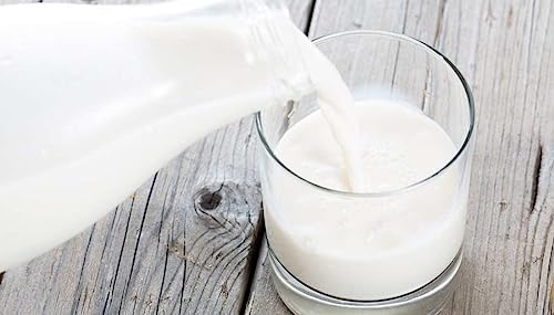 Close-up of Hoosier Hill Farm label highlighting hormone-free, dairy-based powder.