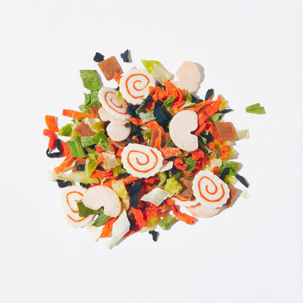 HOXY dried vegetables close-up; adds color and texture to ramen