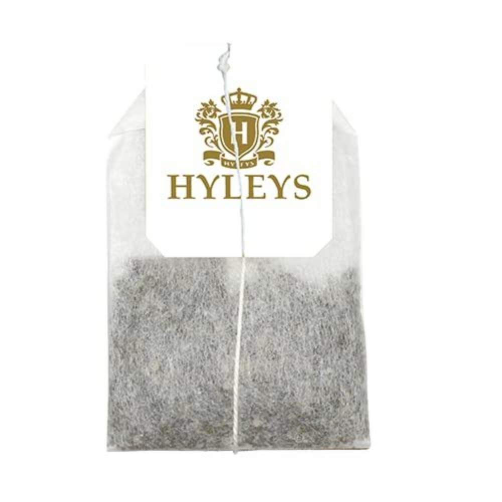 Hyleys Beet & Green Tea hot cup delivers warming energy and crisp notes.