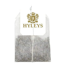 Hyleys Beet & Green Tea hot cup delivers warming energy and crisp notes.