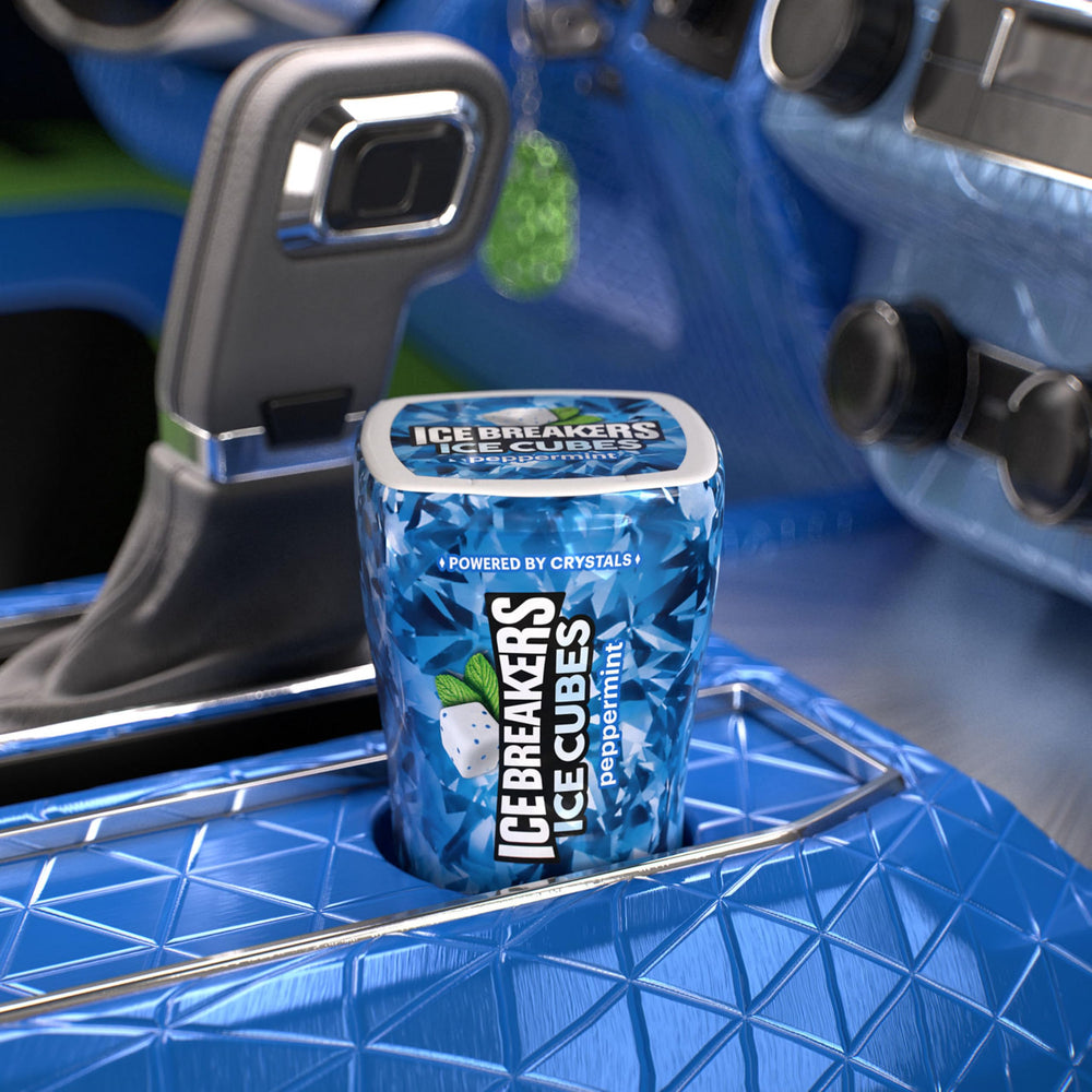 ICE BREAKERS Ice Cubes Peppermint bottle open reveals 40 pieces for quick refresh.