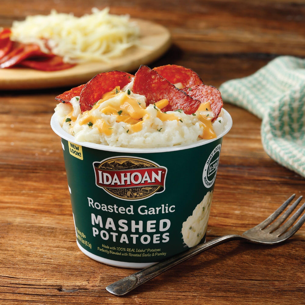 Idahoan Roasted Garlic close-up hints at rich aroma.