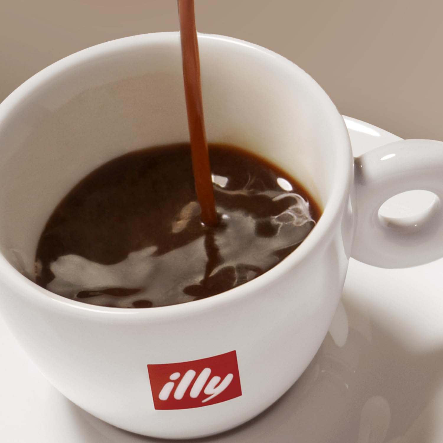 Notes of caramel, orange blossom and jasmine in illy ground moka.