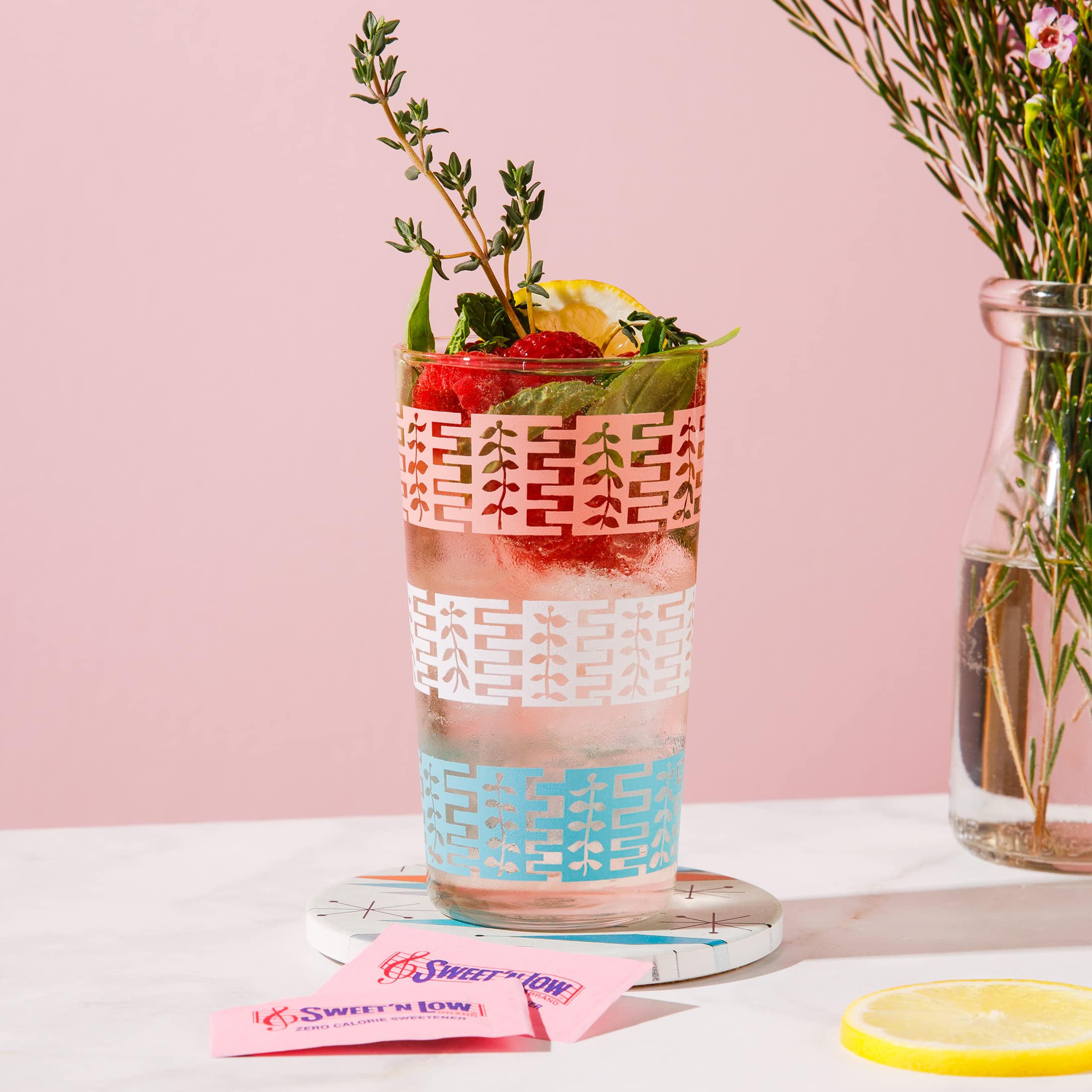 IN THE RAW Sweet'N Low packets with kosher and gluten-free certifications.