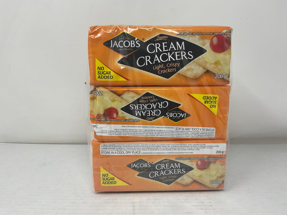Serving-slices of Jacobs Cream Crackers arranged for quick snacking and entertaining.