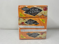 Serving-slices of Jacobs Cream Crackers arranged for quick snacking and entertaining.