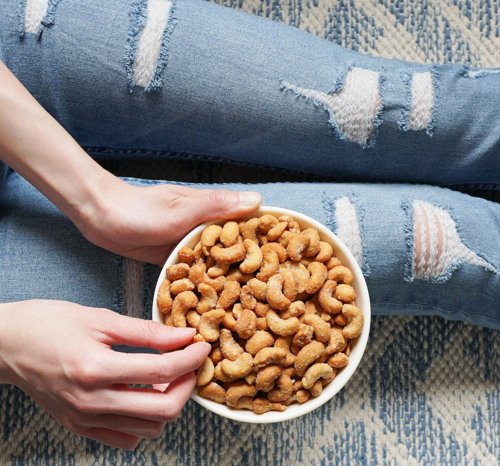 Jaybee's Honey Roasted Cashews topping elevates cookies and desserts.