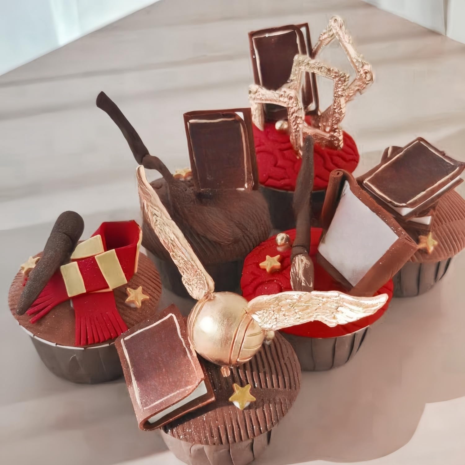 KANDLRIK gold star sprinkles elevate birthday and wedding desserts.