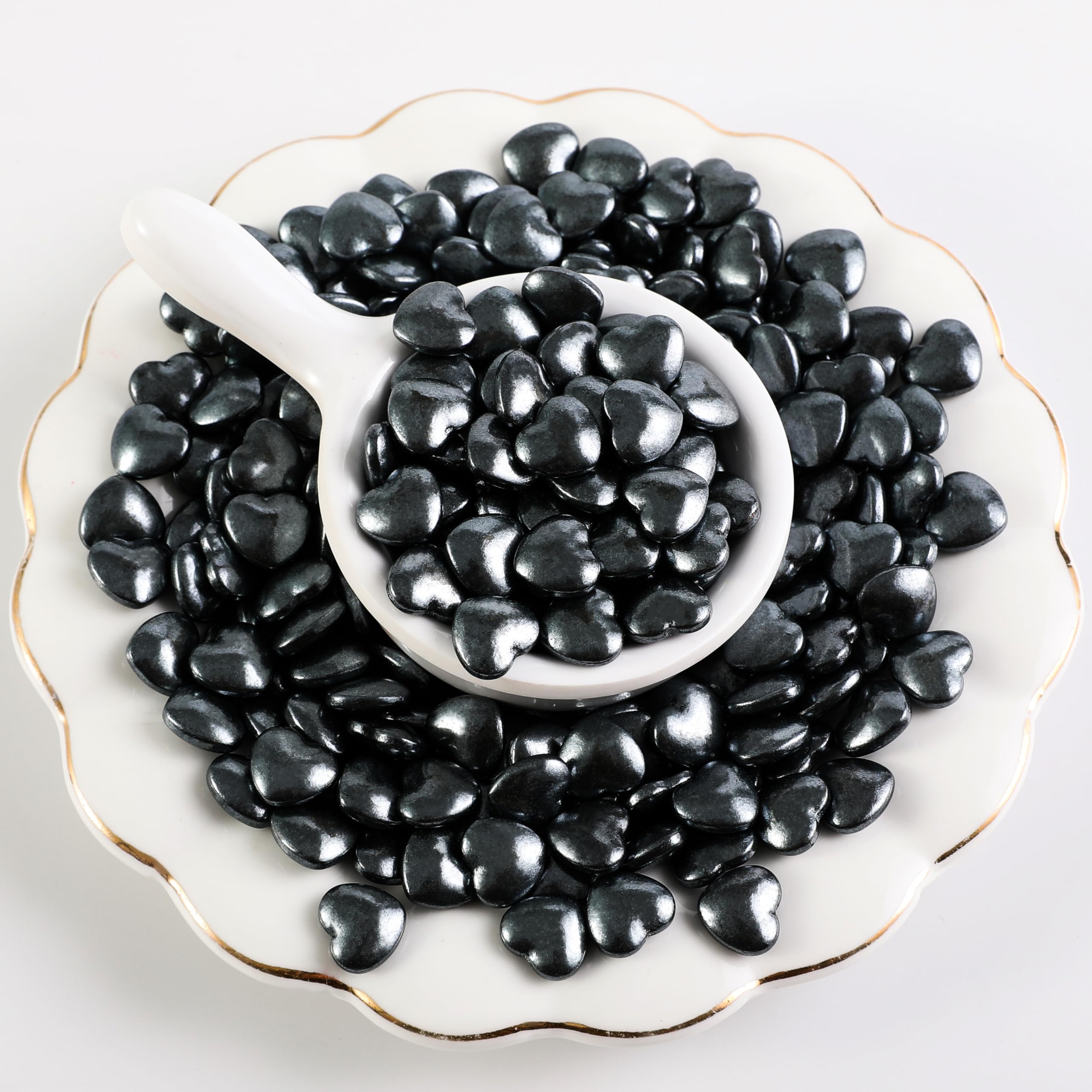 Kasvan Black Heart Sprinkles decorate a cake with bold black accents