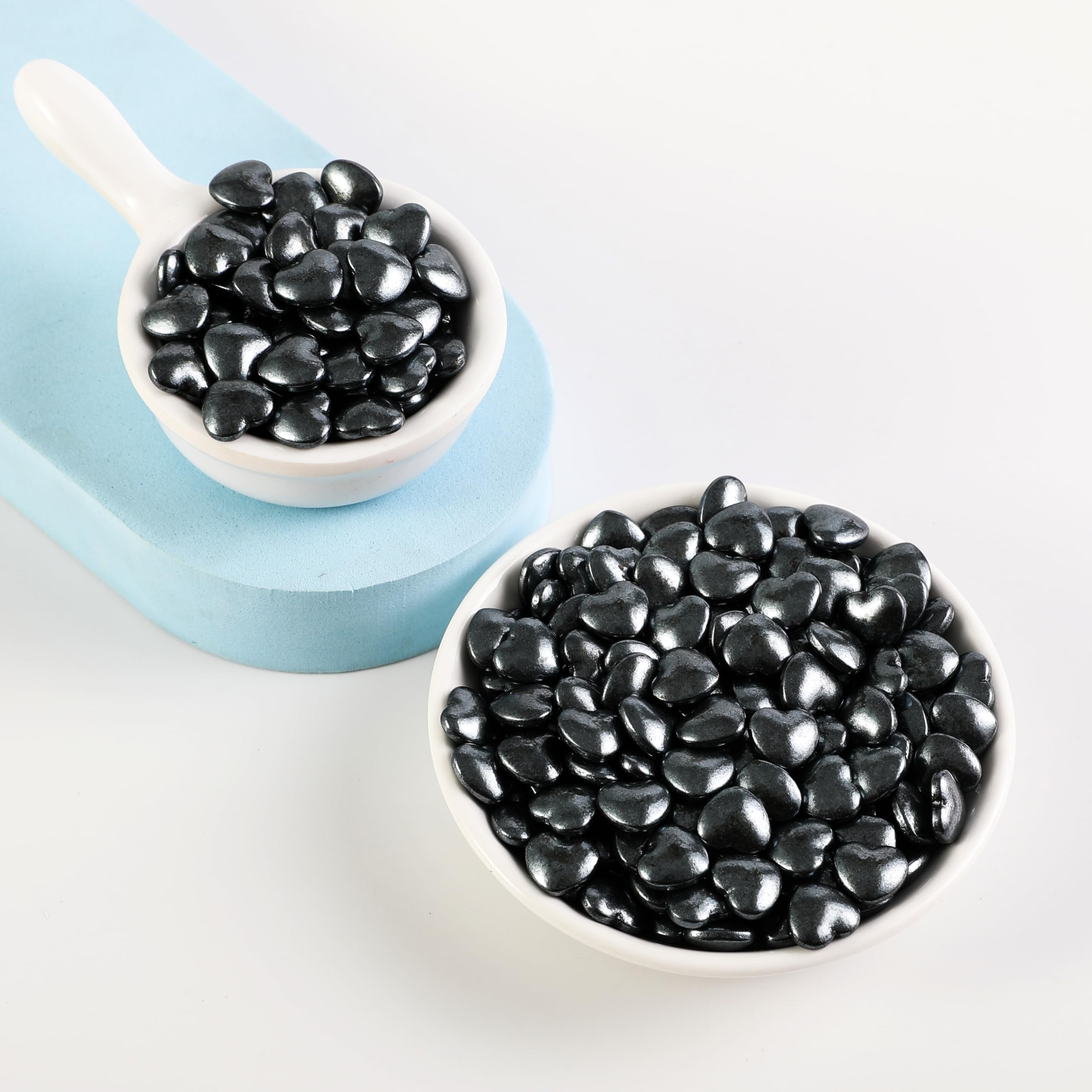 Kasvan Black Heart Sprinkles decorate cookies with elegant black pearls