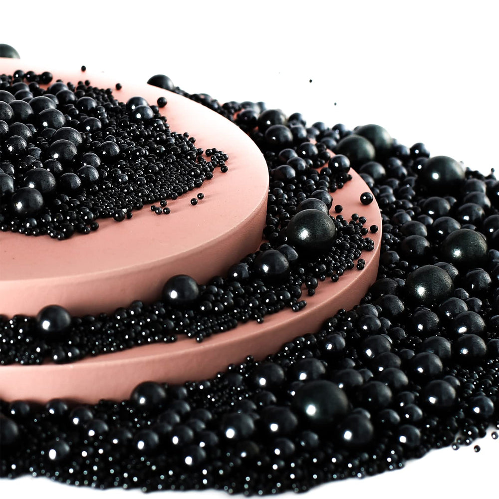 Kasvan Edible Pearls enhance cookies with festive sophistication.