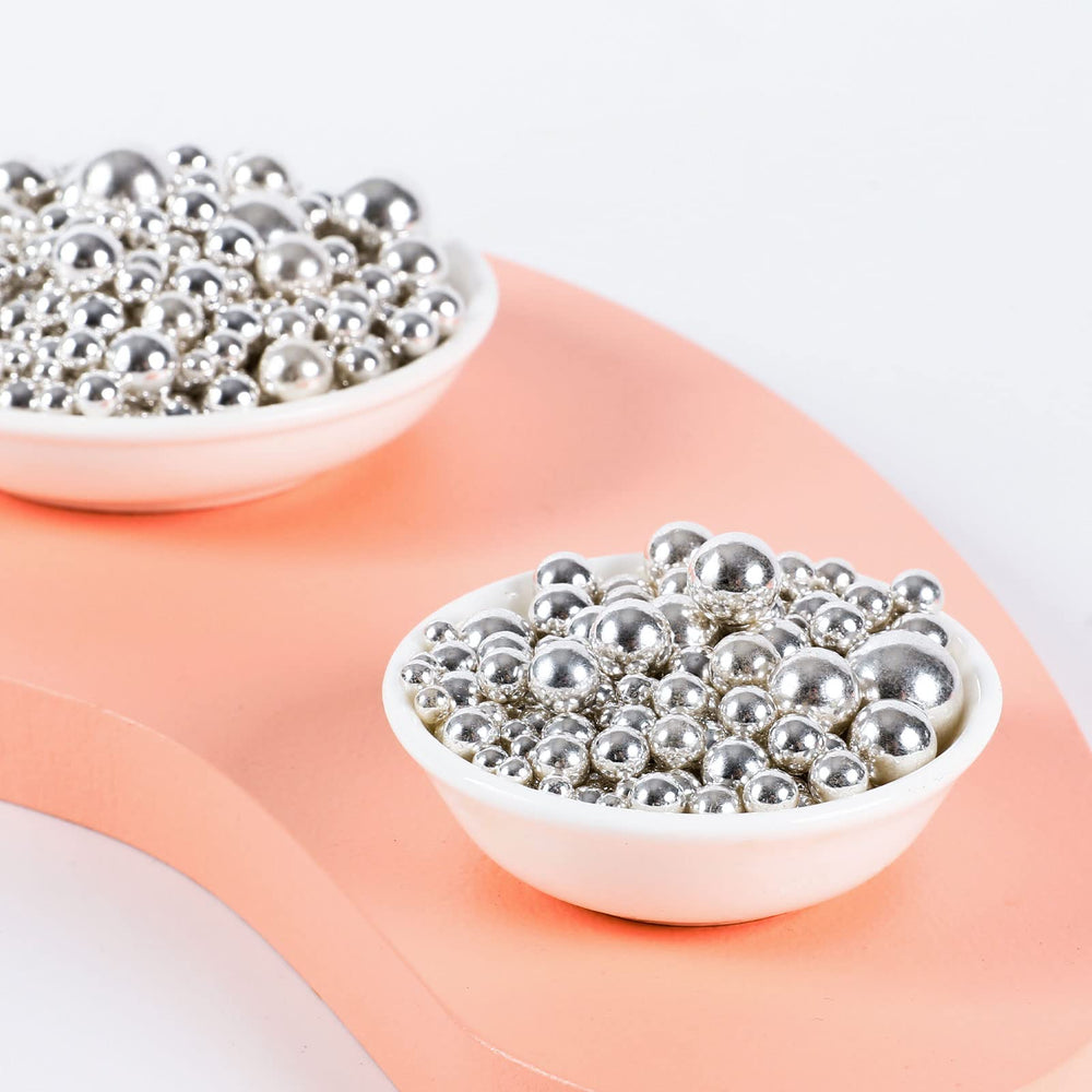 Kasvan Silver Pearl Sugar on cupcakes adding shimmer