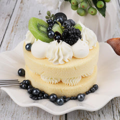 Kercky Black Pearl sprinkles on cake for luxurious decoration