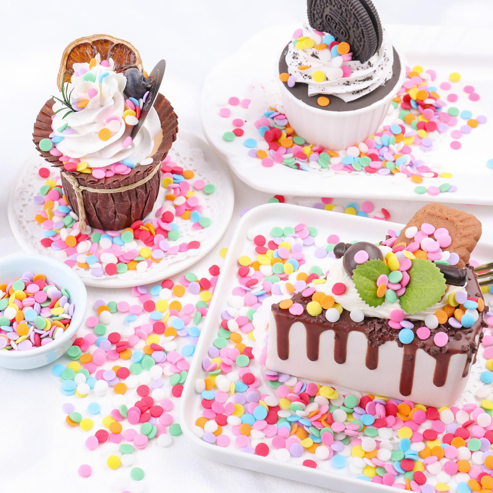 Kercky rainbow sprinkles container enables easy, mess-free sprinkling.