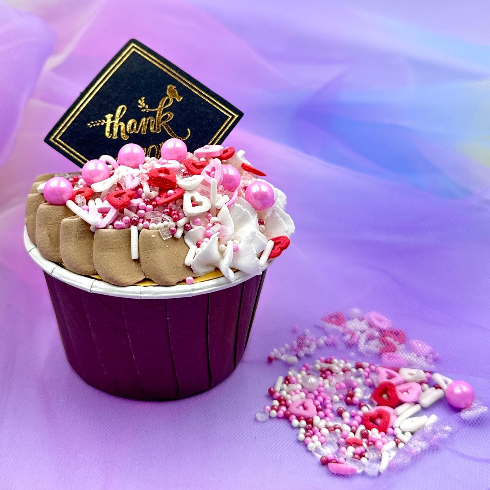 Kercky multi-compartment tray keeps sprinkles organized during decorating