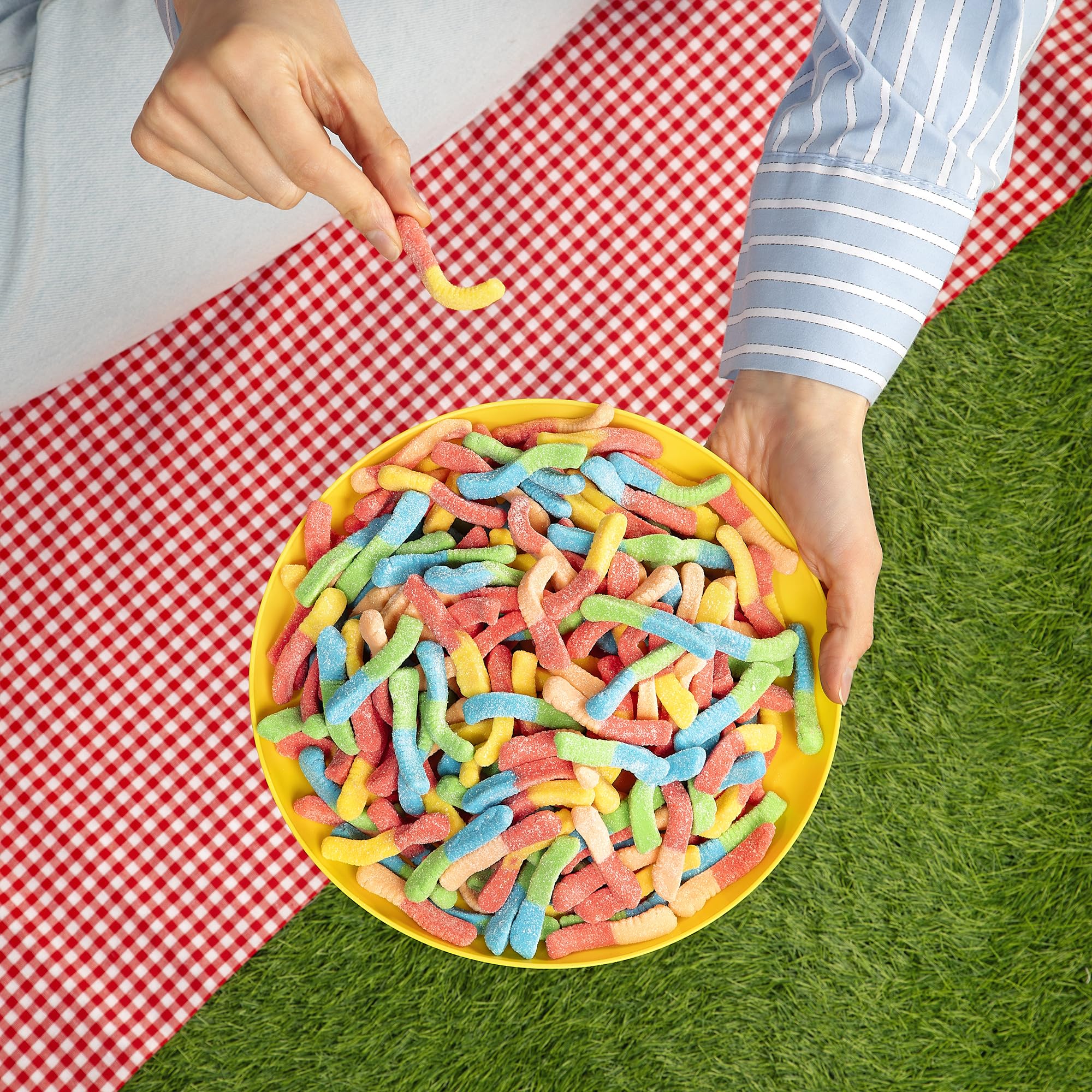 Kervan Bebeto neon worm gummies multicolor assortment for kids.