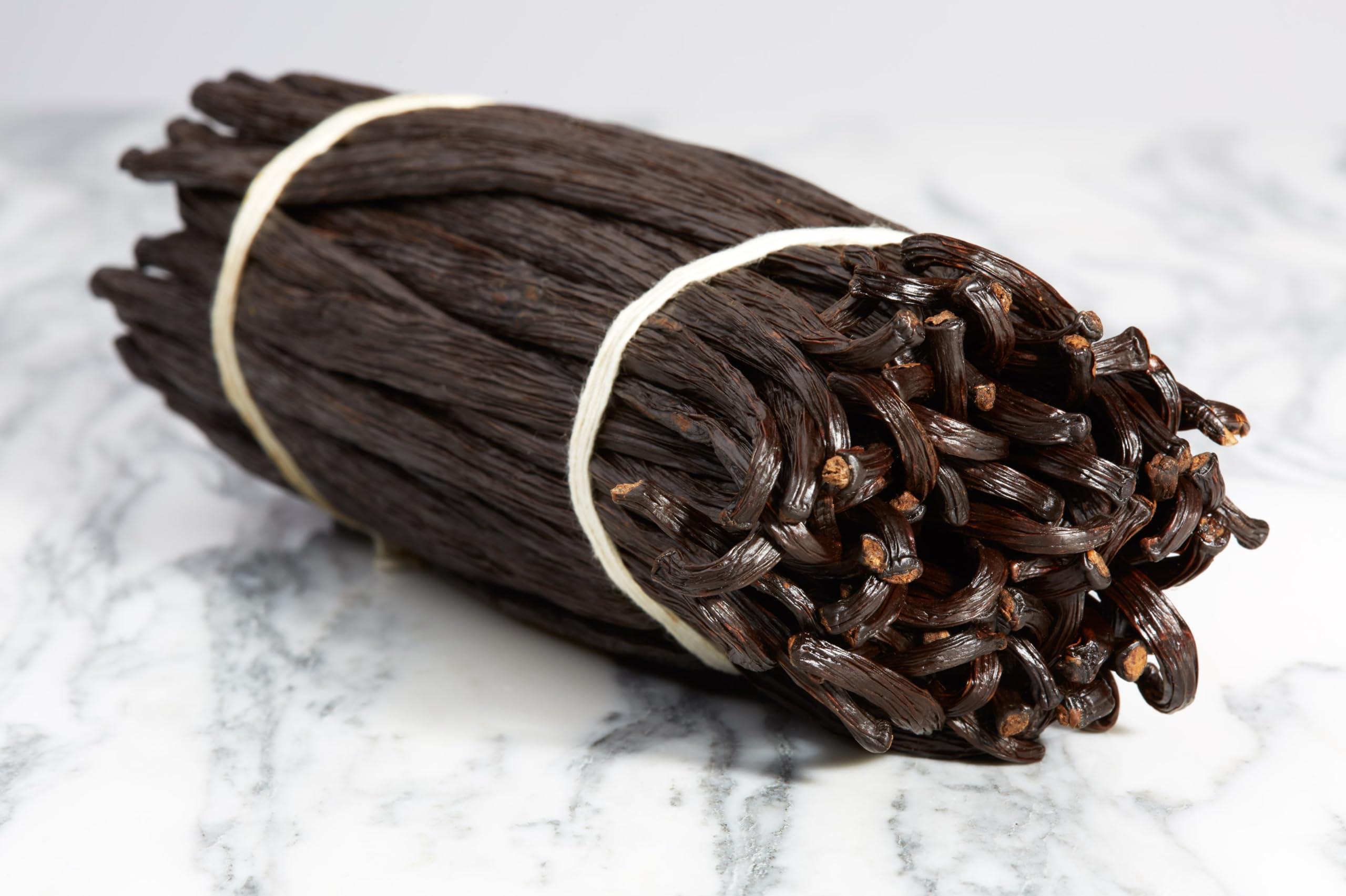 Kiddu vanilla beans closeup crystals highlight vanillin richness for flavor potential.
